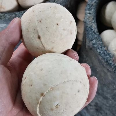 30% SiO2 함량과 1.0% CaO 함량을 가진 알칼리 건조제 지원 미디어 볼