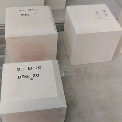 유리 kiln 불투명성 2000° 융합 된 Zirconia Corundum 물질과 함께 거품 벽돌